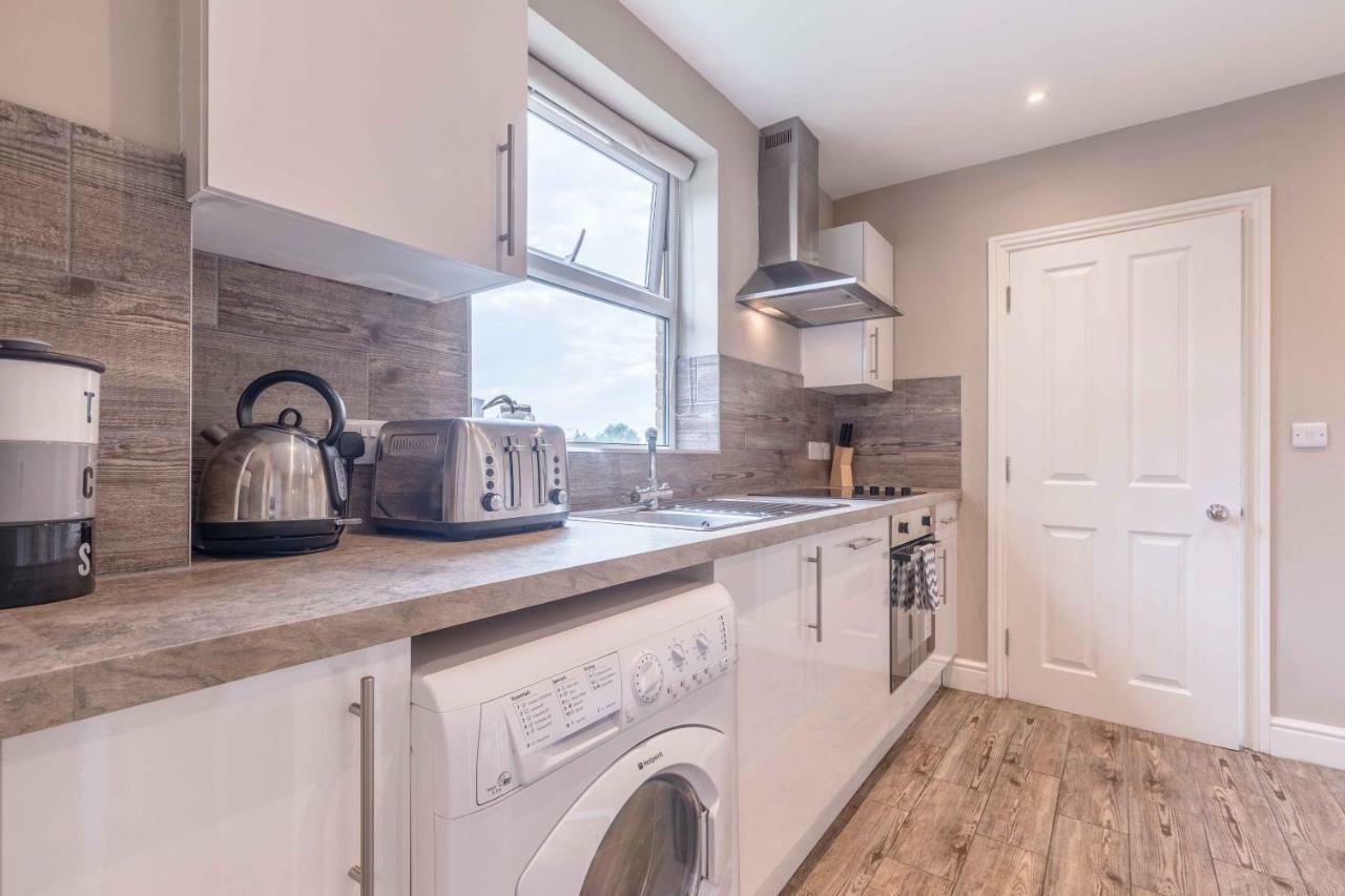 Modern Apartment Within Short Walk Of The Castle, High Street And Long Walk - Free Parking Windsor Exterior photo