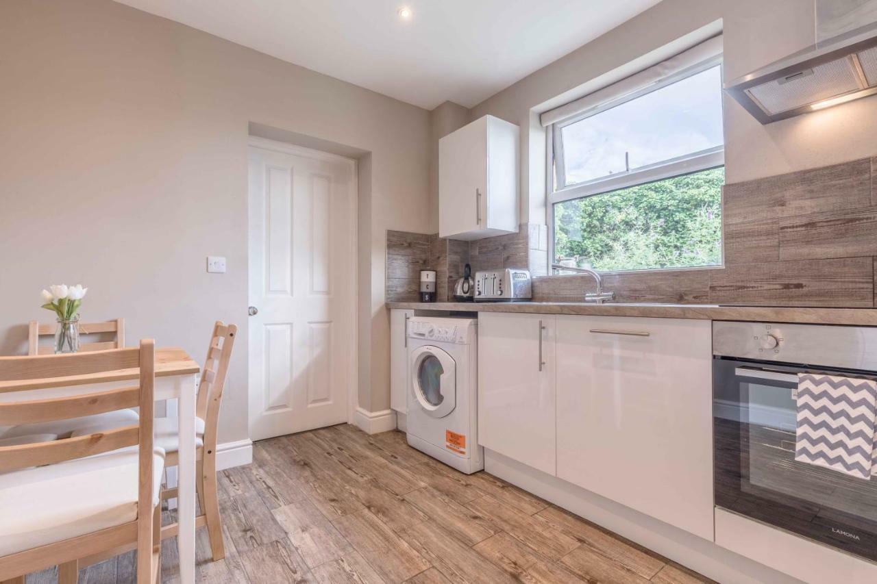 Modern Apartment Within Short Walk Of The Castle, High Street And Long Walk - Free Parking Windsor Exterior photo